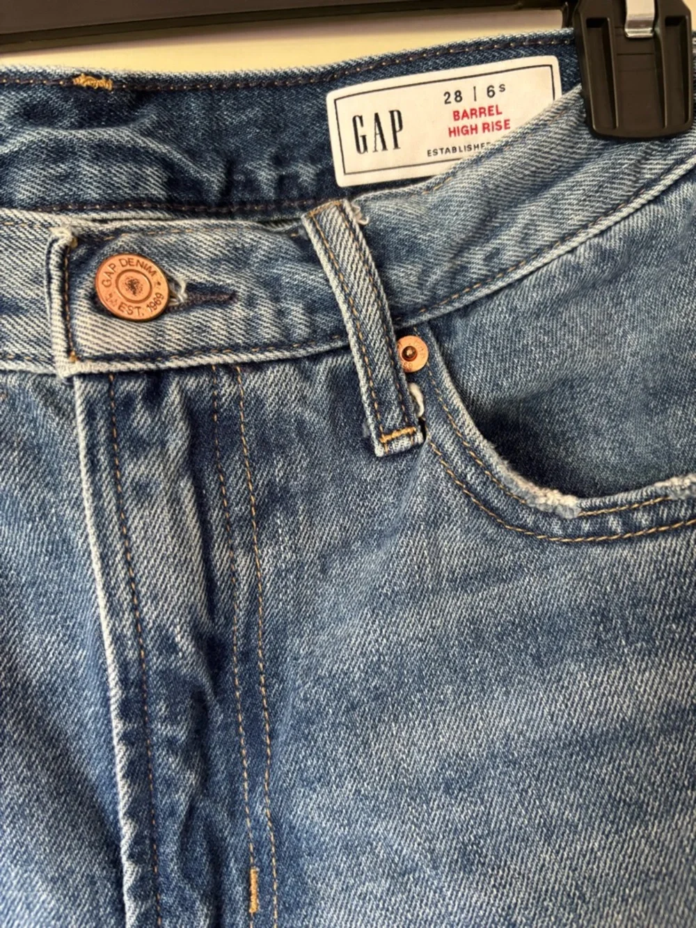 GAP High Rise Barrel Jean Medium Wash size 28s - Picture 5 of 10